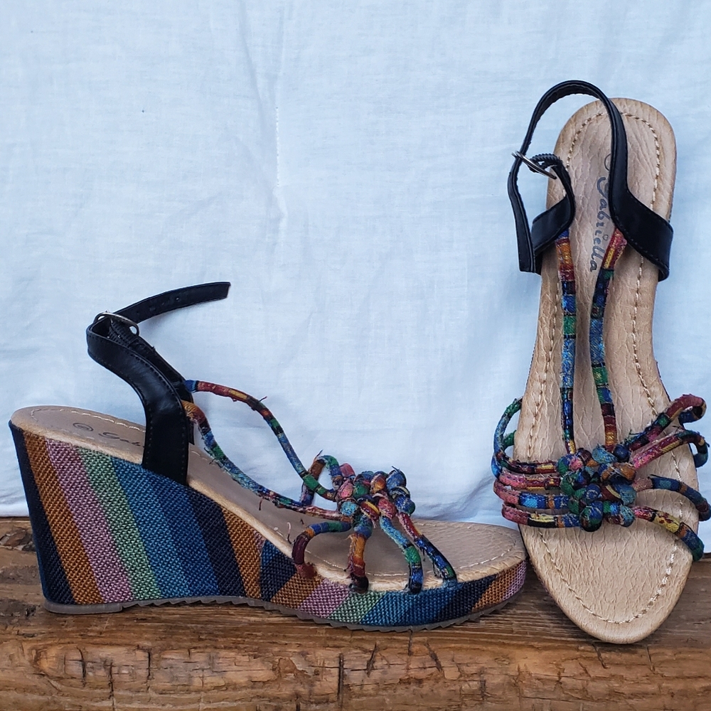 Vintage style platform strap sandals